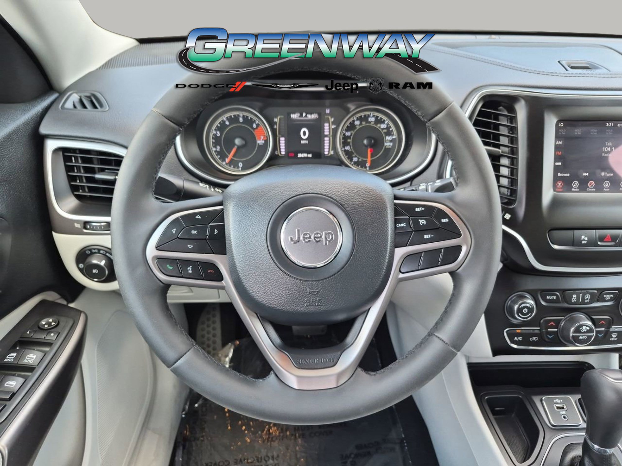 Used 2020 Jeep Cherokee Latitude Plus w/ Comfort/Convenience Group FWD image 9