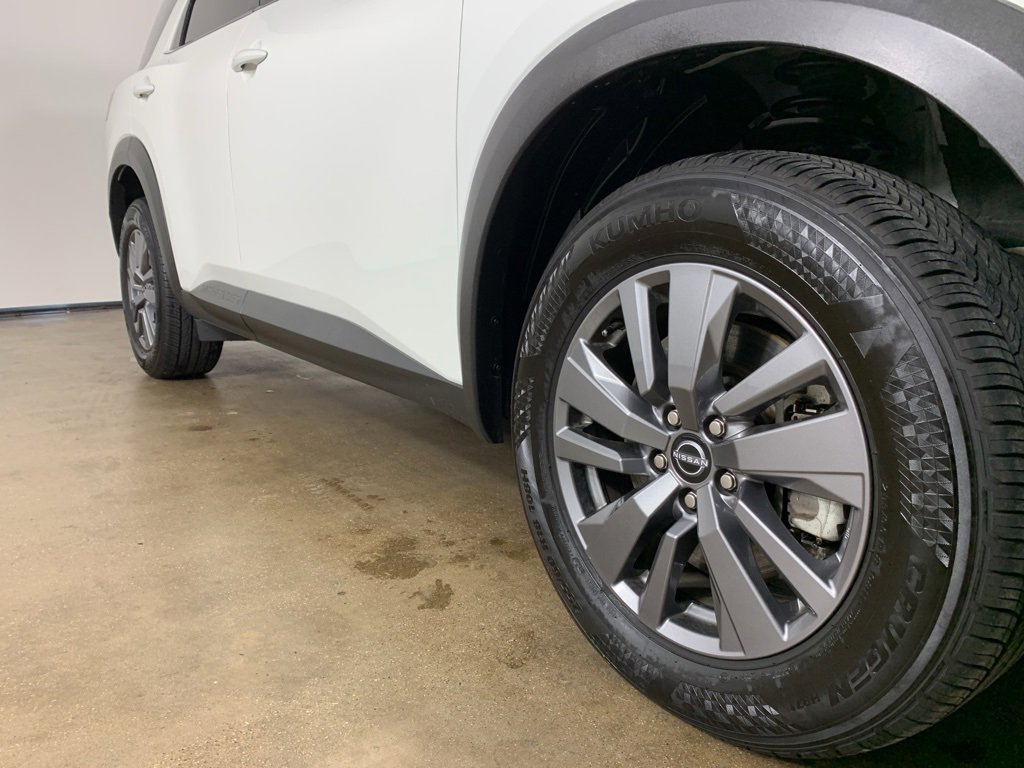 Used 2025 Nissan Pathfinder SV image 6