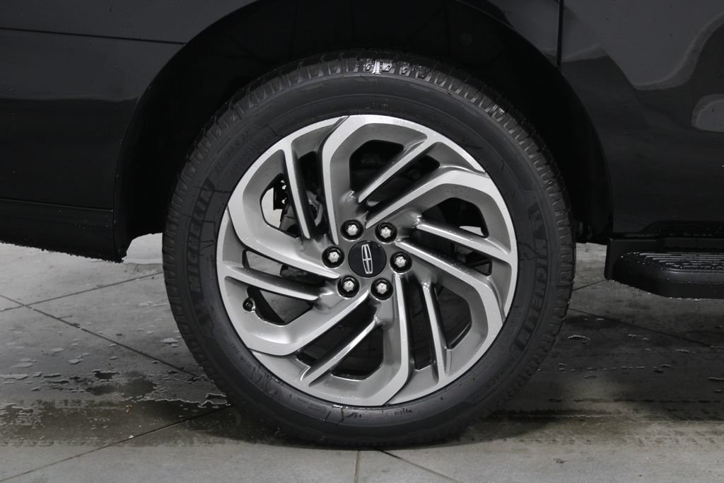 New 2026 Lincoln Navigator L Premier AWD/4WD image 15