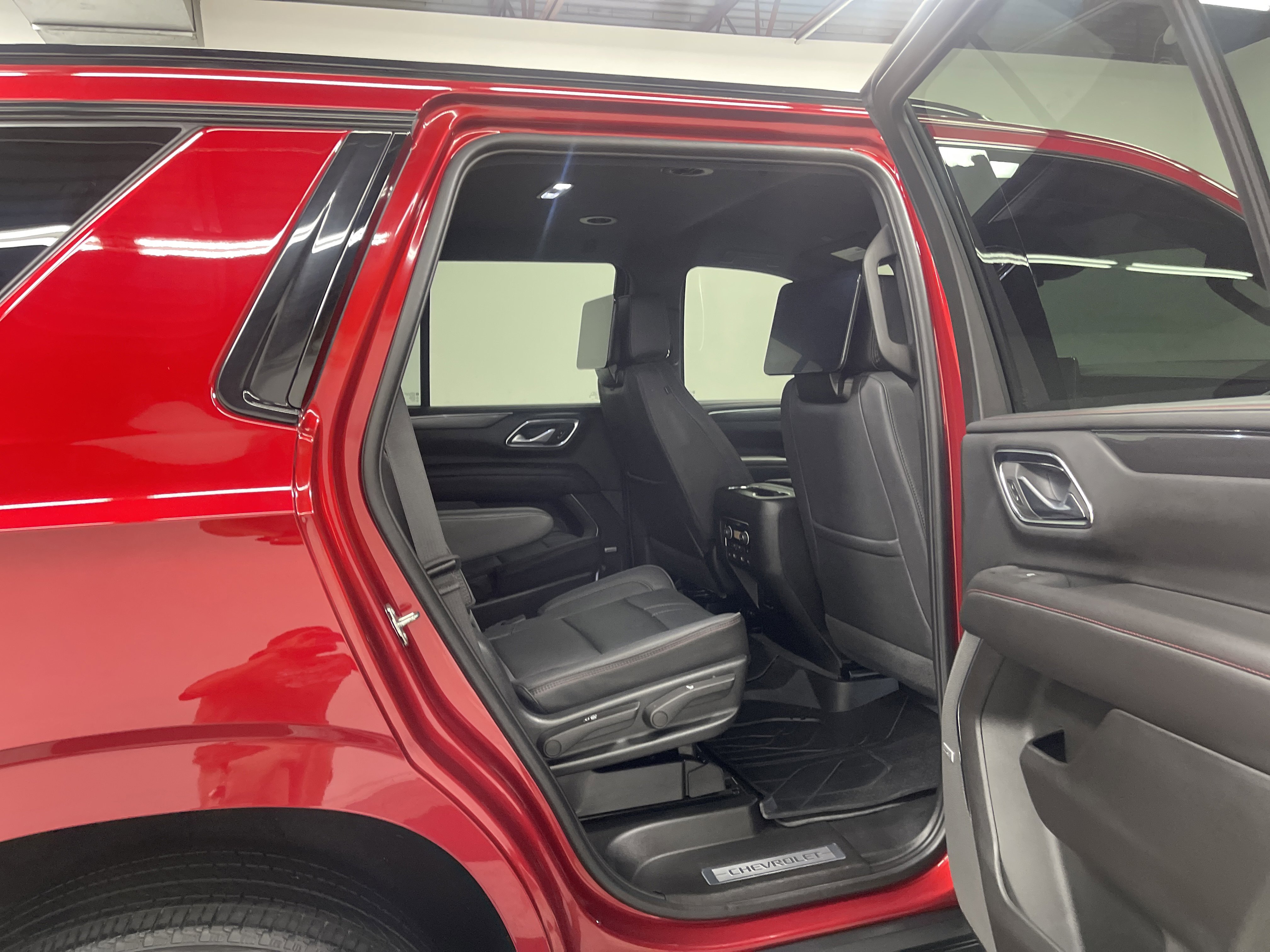 Used 2023 Chevrolet Tahoe RST w/ Luxury Package AWD/4WD image 21