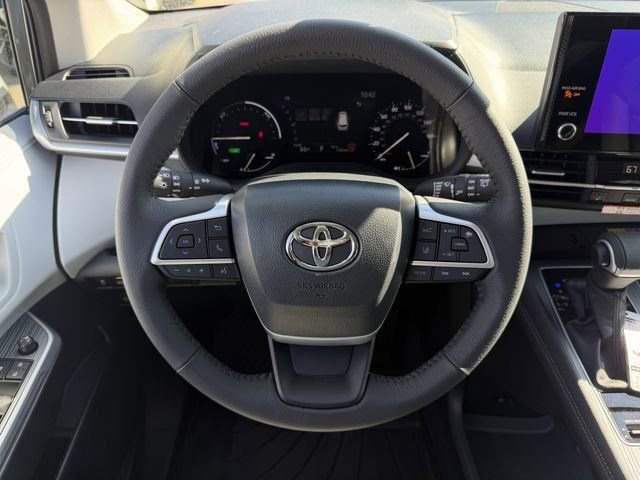 New 2026 Toyota Sienna XLE FWD image 13