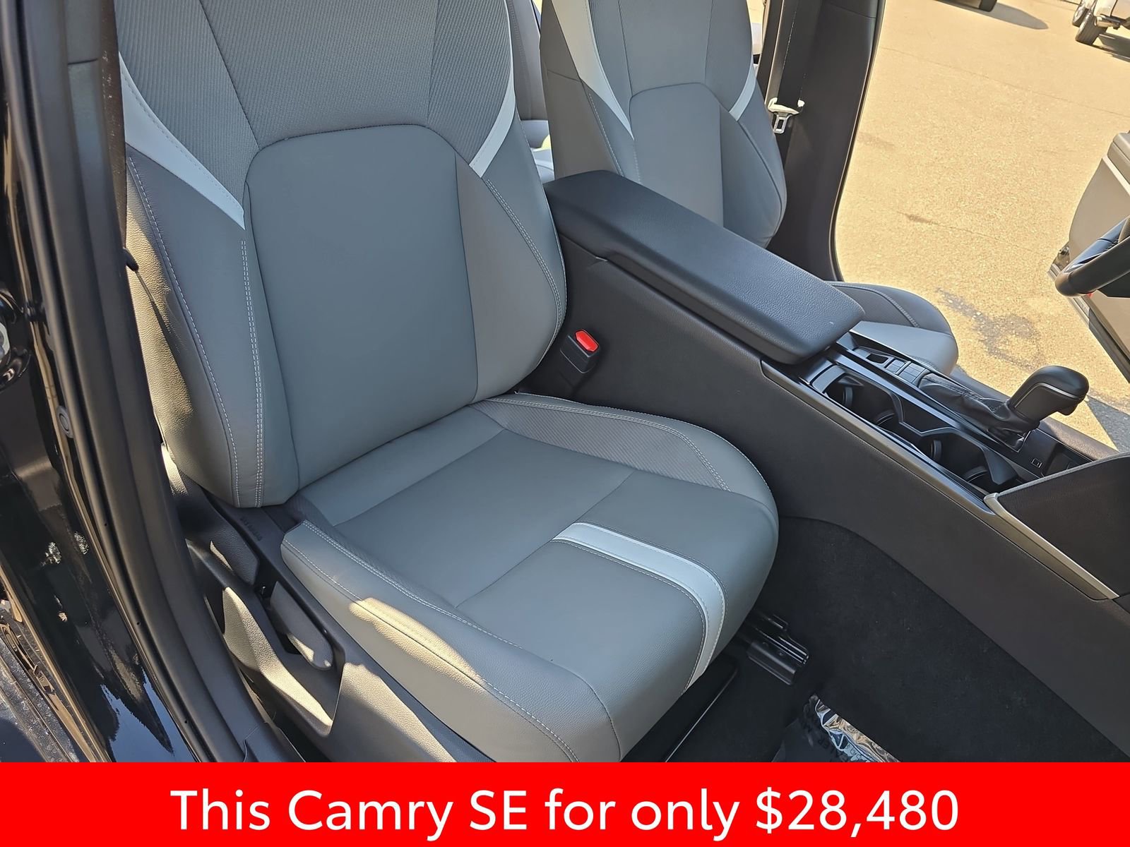 Used 2025 Toyota Camry SE w/ Convenience Package image 17