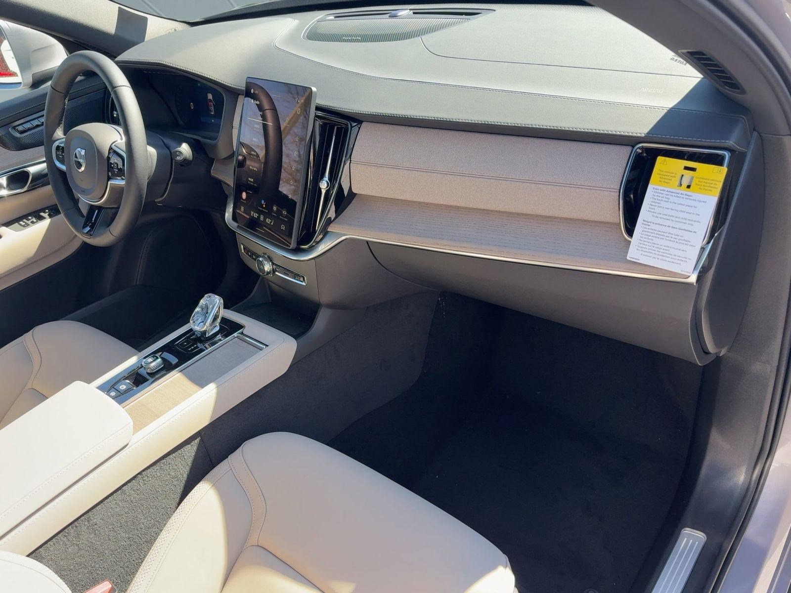 New 2026 Volvo XC90 B6 Plus w/ Protection Package Premier image 31