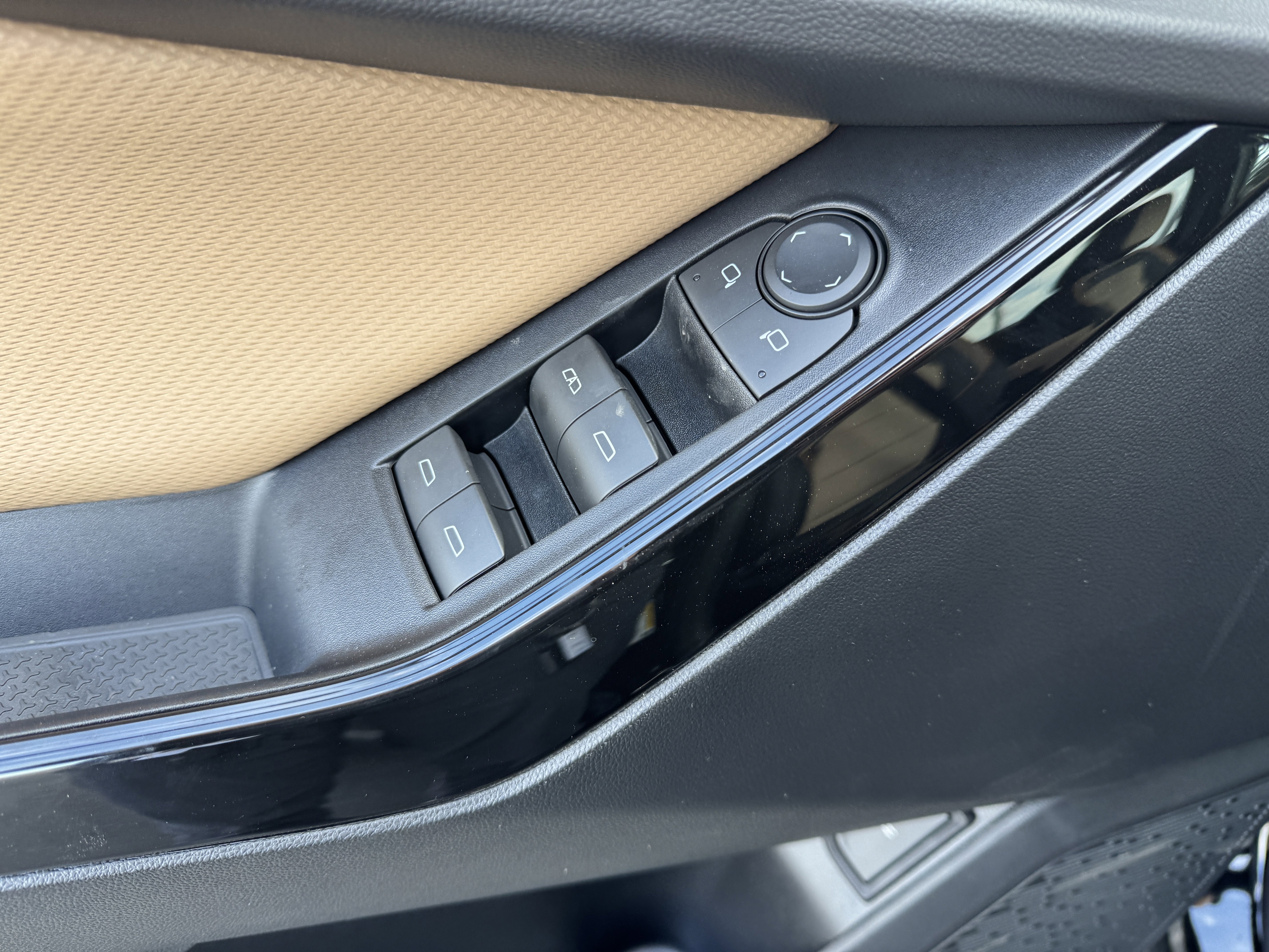 New 2026 Chevrolet Equinox ACTIV w/ Safety and Technology Package image 12