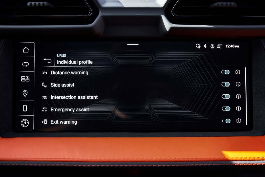 Used 2025 Lamborghini Urus SE image 86