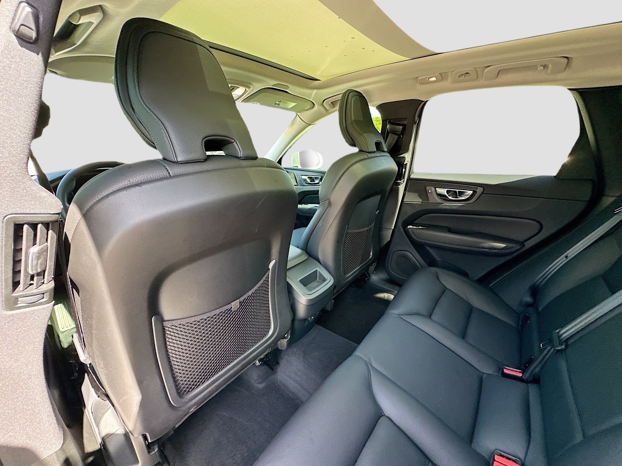 Used 2023 Volvo XC60 B5 Plus w/ Protection Package Premier image 25