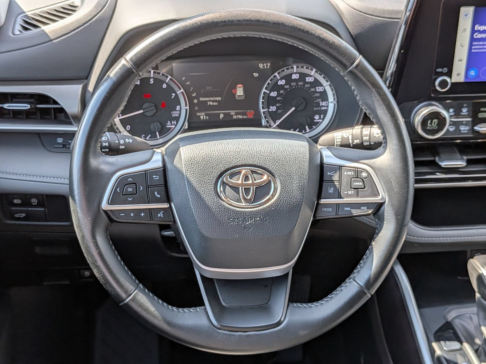 Used 2024 Toyota Highlander LE FWD image 31