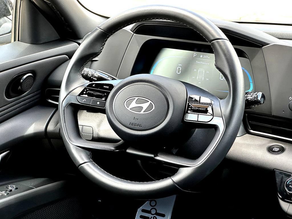 Used 2025 Hyundai Elantra Sport FWD image 32