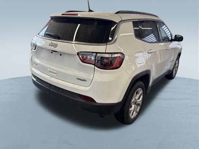 Used 2025 Jeep Compass Latitude AWD/4WD image 10