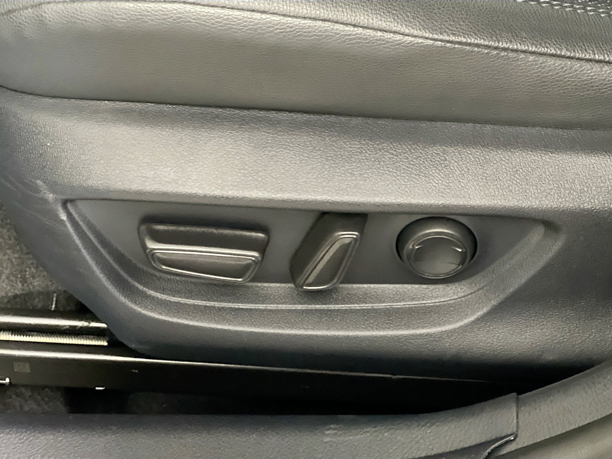 Used 2025 Toyota Camry XSE FWD image 15
