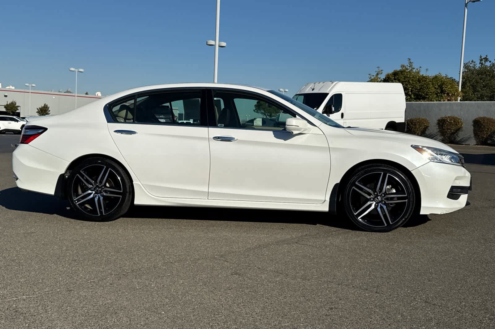 Used 2017 Honda Accord Touring image 6