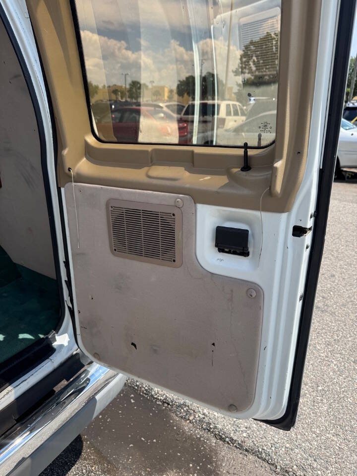Used 1997 Ford E-150 and Econoline 150 RWD image 23