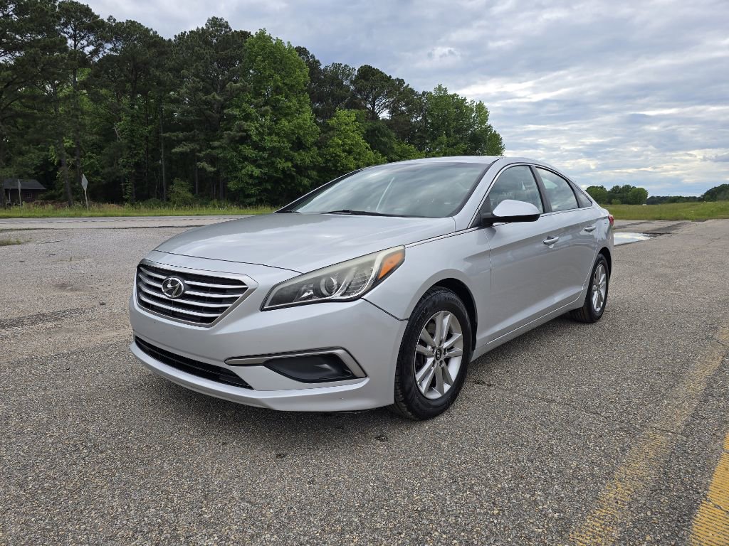 Used 2017 Hyundai Sonata SE image 1