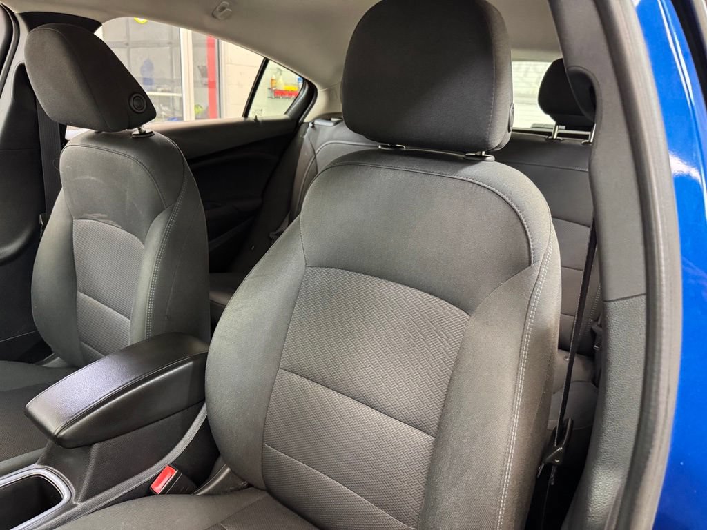 Used 2017 Chevrolet Cruze LT FWD image 15