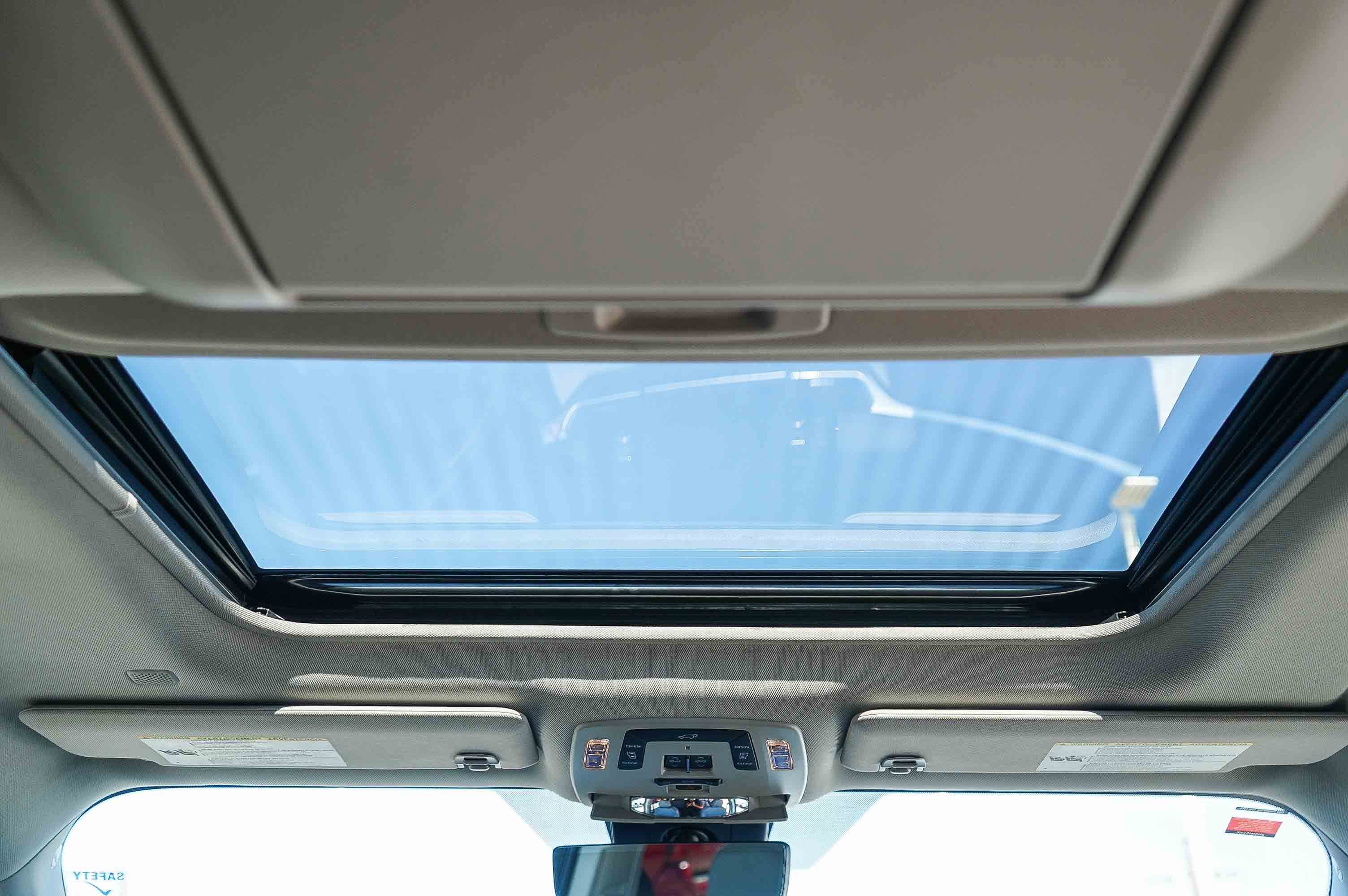 Certified 2024 Toyota Sienna Limited image 17