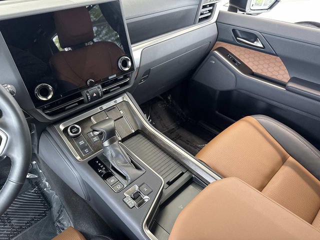 Used 2025 Lexus GX 550 w/ Accessory Package (Z1) AWD/4WD image 25