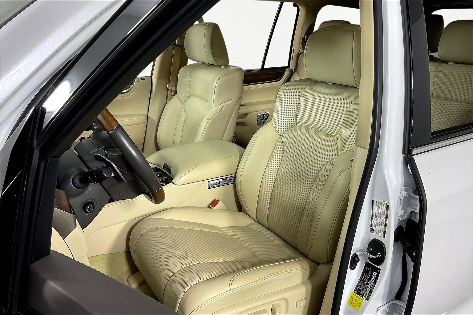 Used 2021 Lexus LX 570 4WD w/ Luxury Package image 21