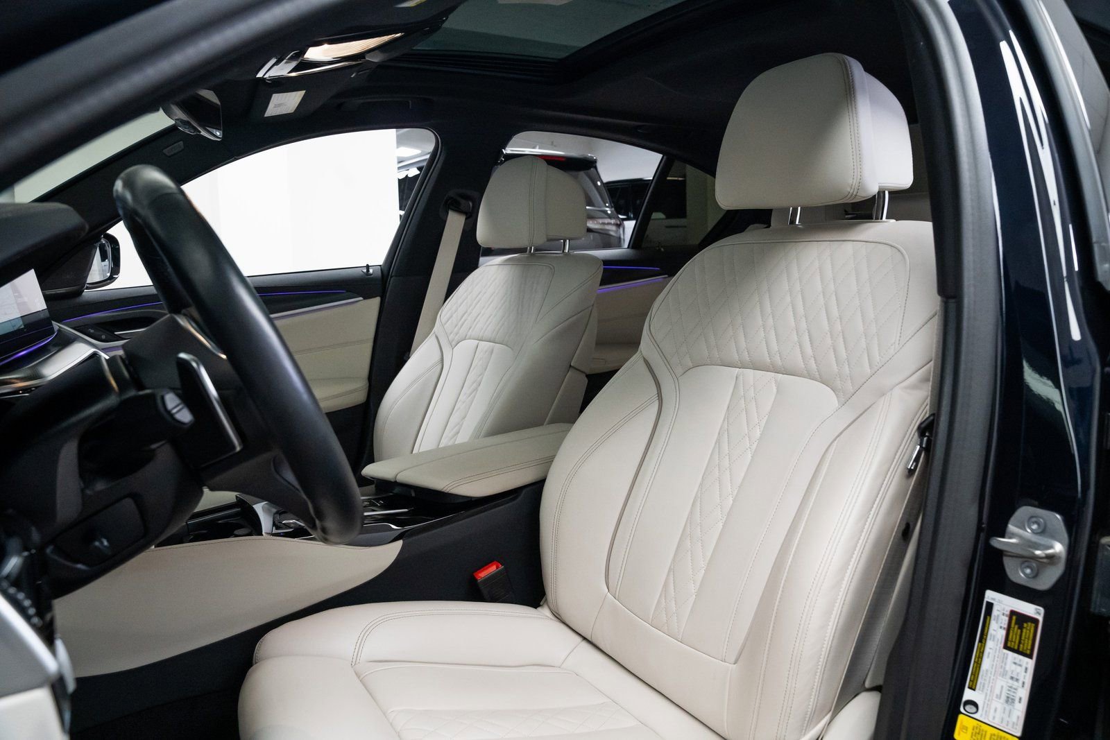 Used 2023 BMW M550i xDrive w/ Parking Assistance Package image 19