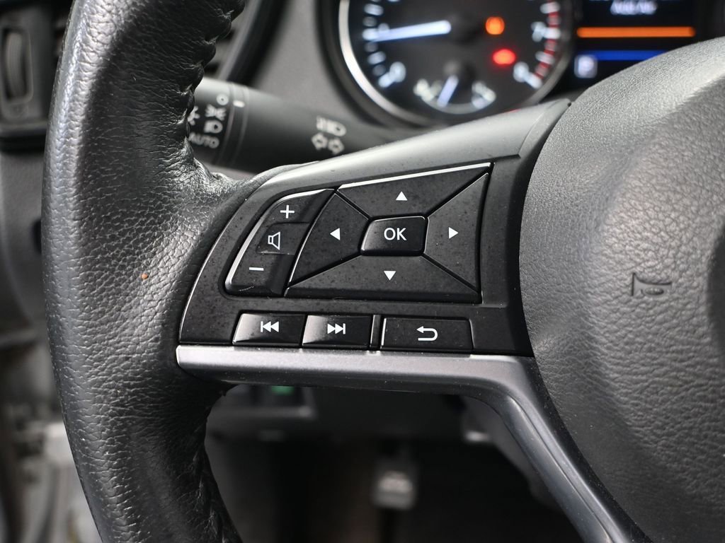 Used 2020 Nissan Rogue SV image 26