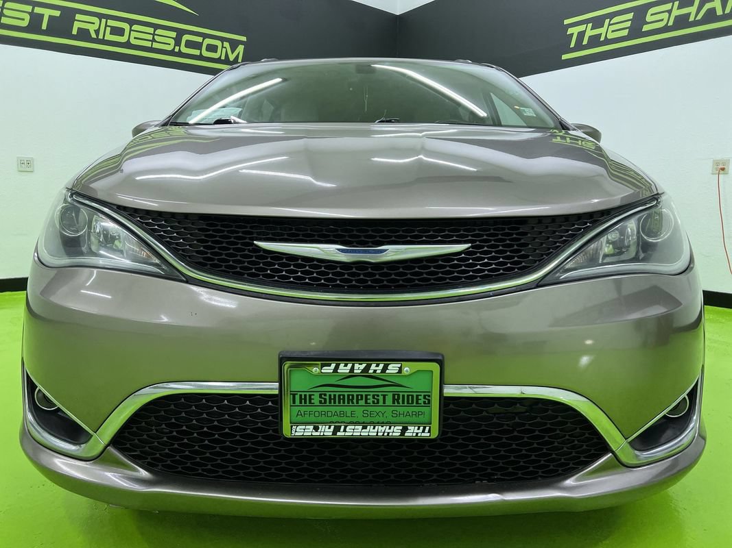 Used 2017 Chrysler Pacifica Touring-L Plus w/ Tire & Wheel Group FWD image 3