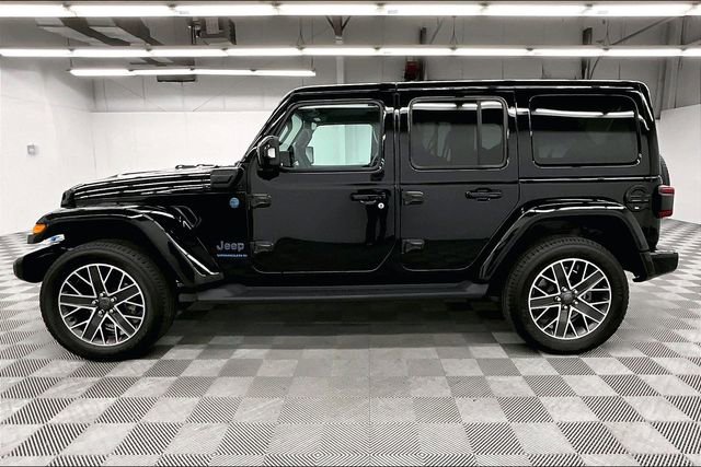 Used 2023 Jeep Wrangler Unlimited Sahara image 14