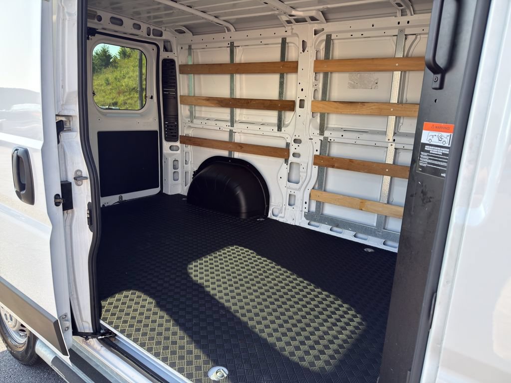 Used 2025 RAM ProMaster 2500 w/ U-Haul Equipment Group FWD image 10