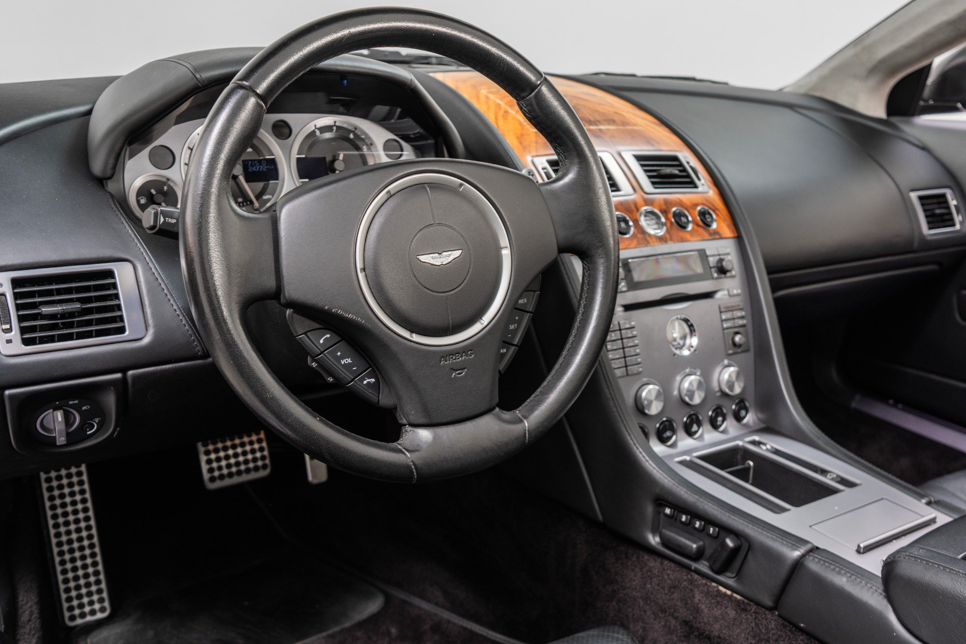 Used 2008 Aston Martin DB9 Volante RWD image 13