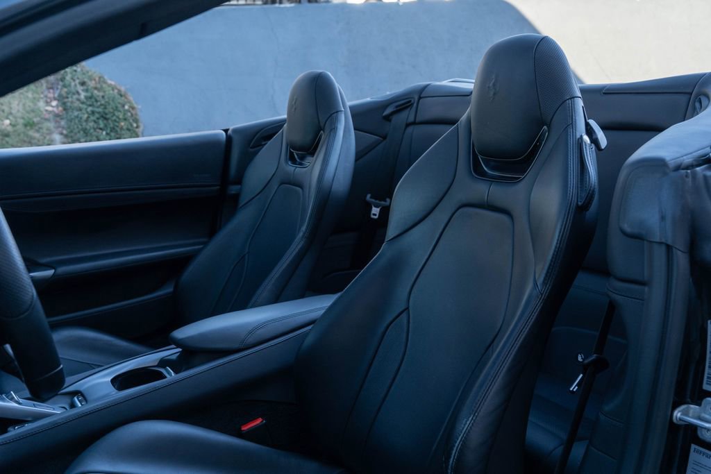 Used 2019 Ferrari Portofino image 31