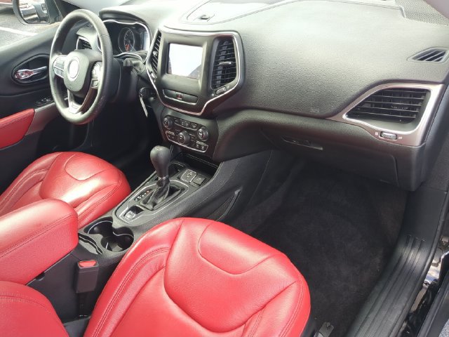 Used 2019 Jeep Cherokee Latitude w/ Popular Appearance Group FWD image 13