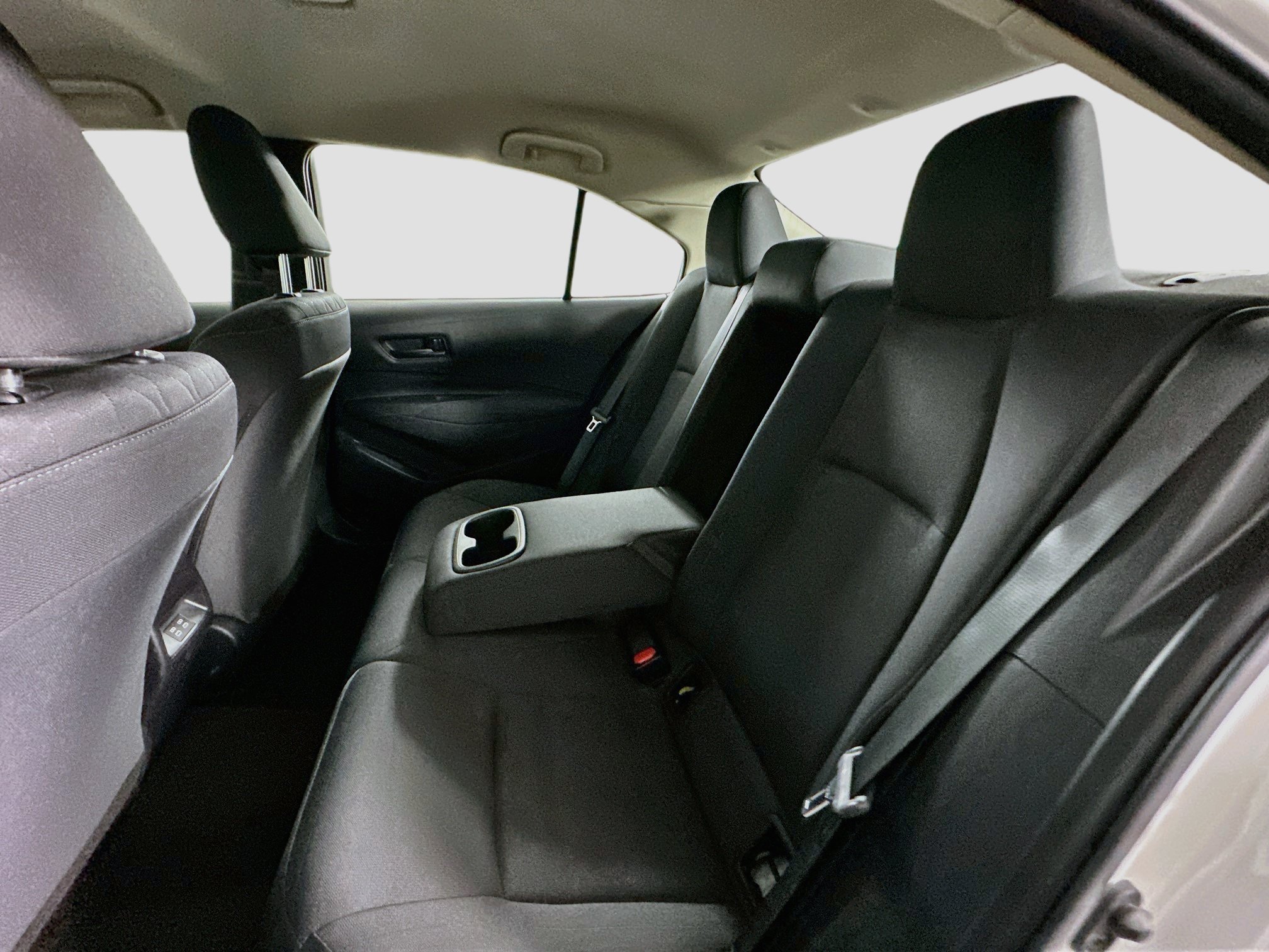 Used 2025 Toyota Corolla LE FWD image 27