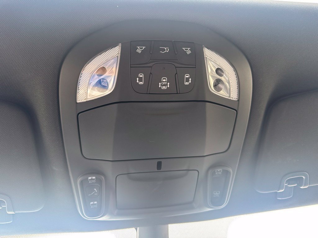 Used 2025 Chrysler Pacifica Limited FWD image 23