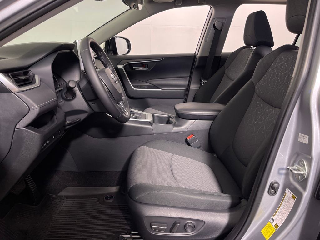 Used 2025 Toyota RAV4 XLE image 12
