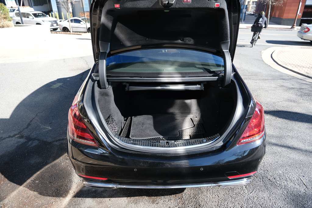 Used 2018 Mercedes-Benz S 560 4MATIC Sedan w/ Premium Package image 10