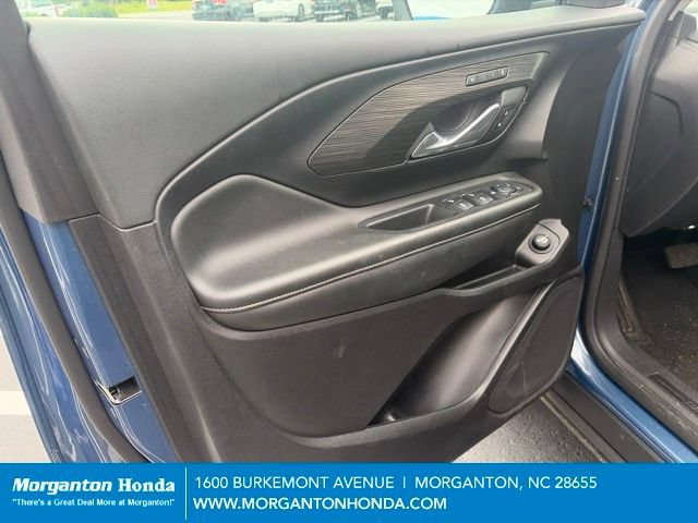 Used 2024 GMC Terrain SLT AWD/4WD image 10