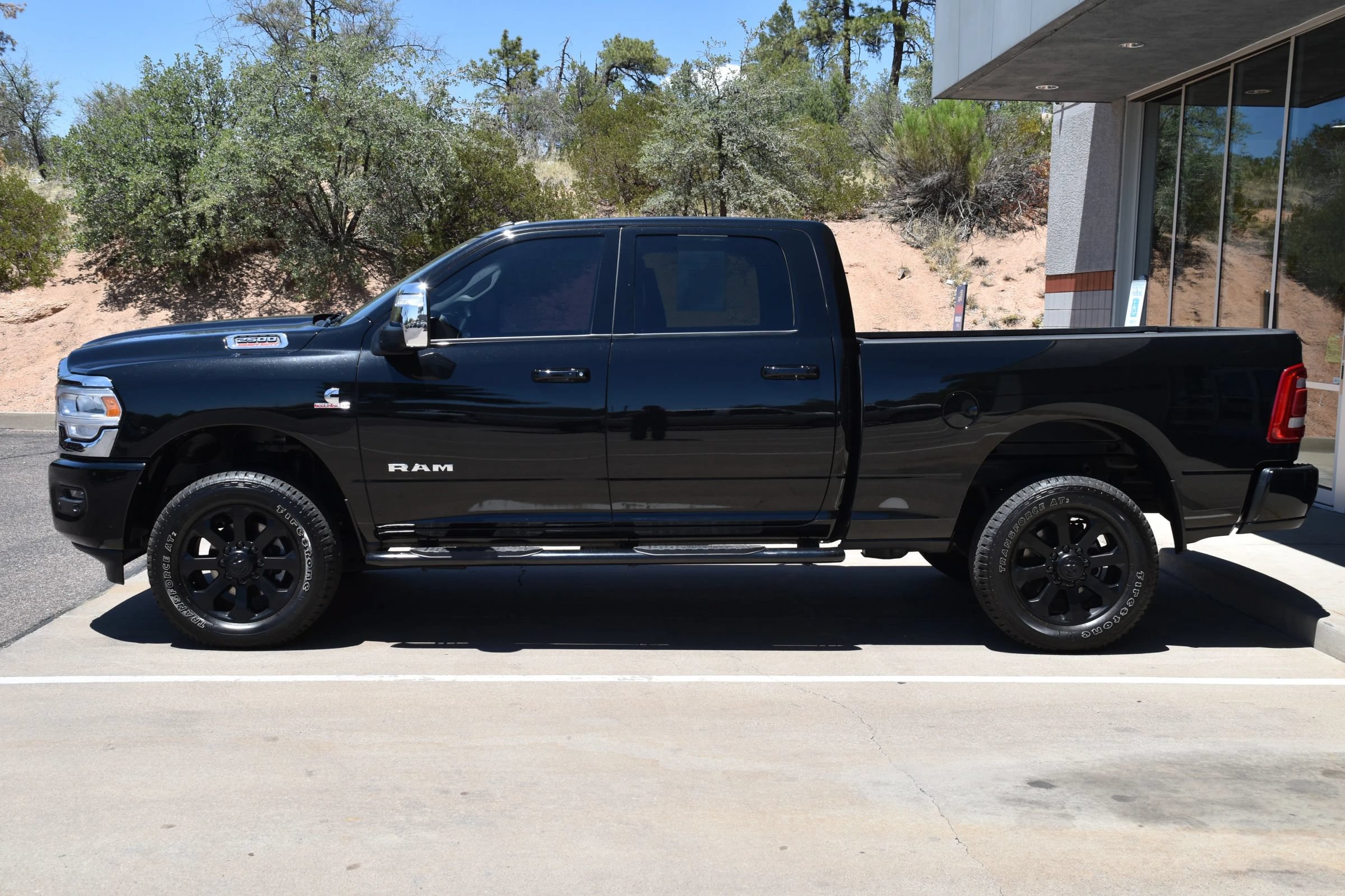 Used 2024 RAM 2500 Laramie AWD/4WD image 2