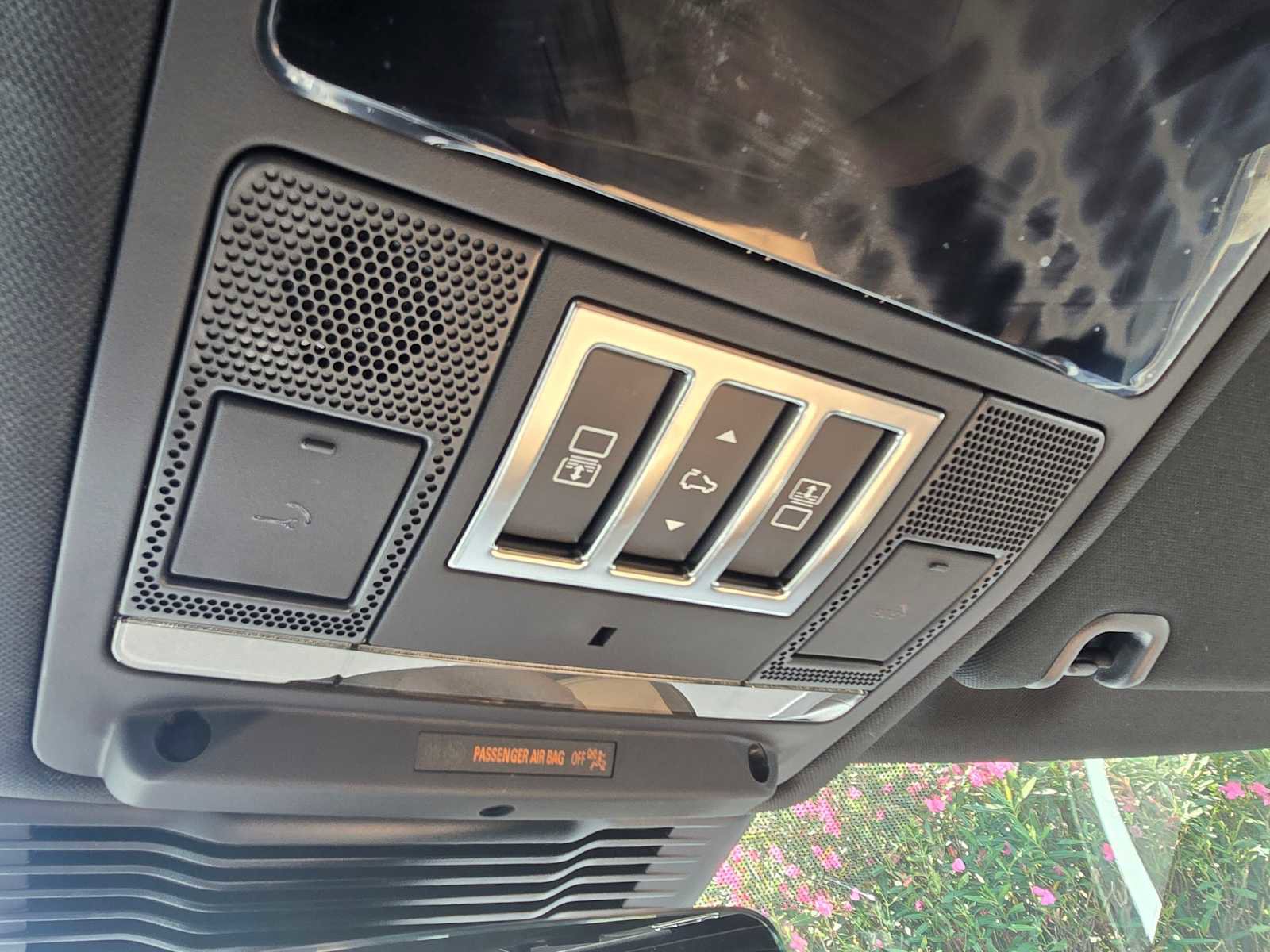 Certified 2025 Land Rover Discovery Dynamic SE image 35