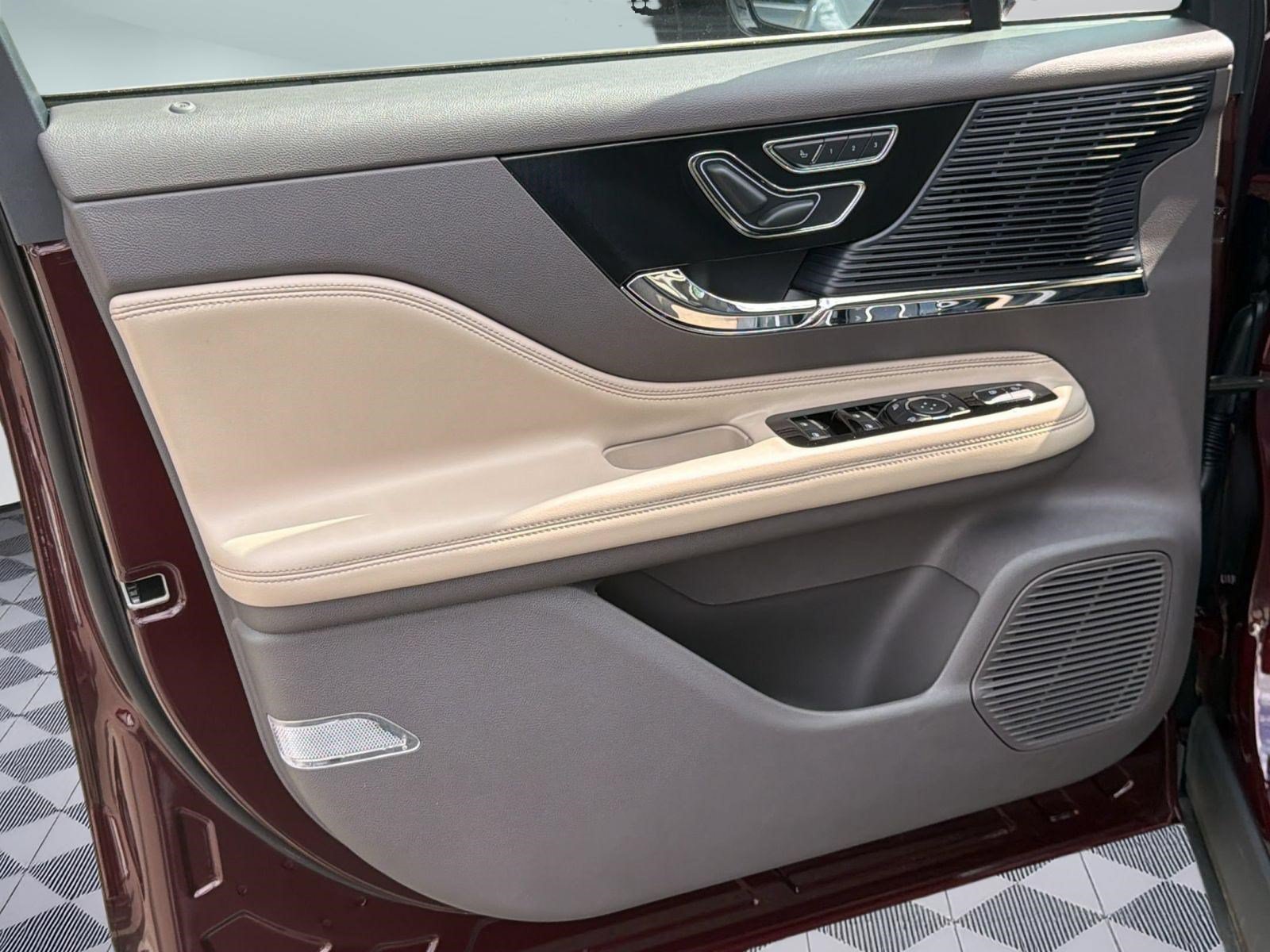 Used 2021 Lincoln Corsair AWD image 13