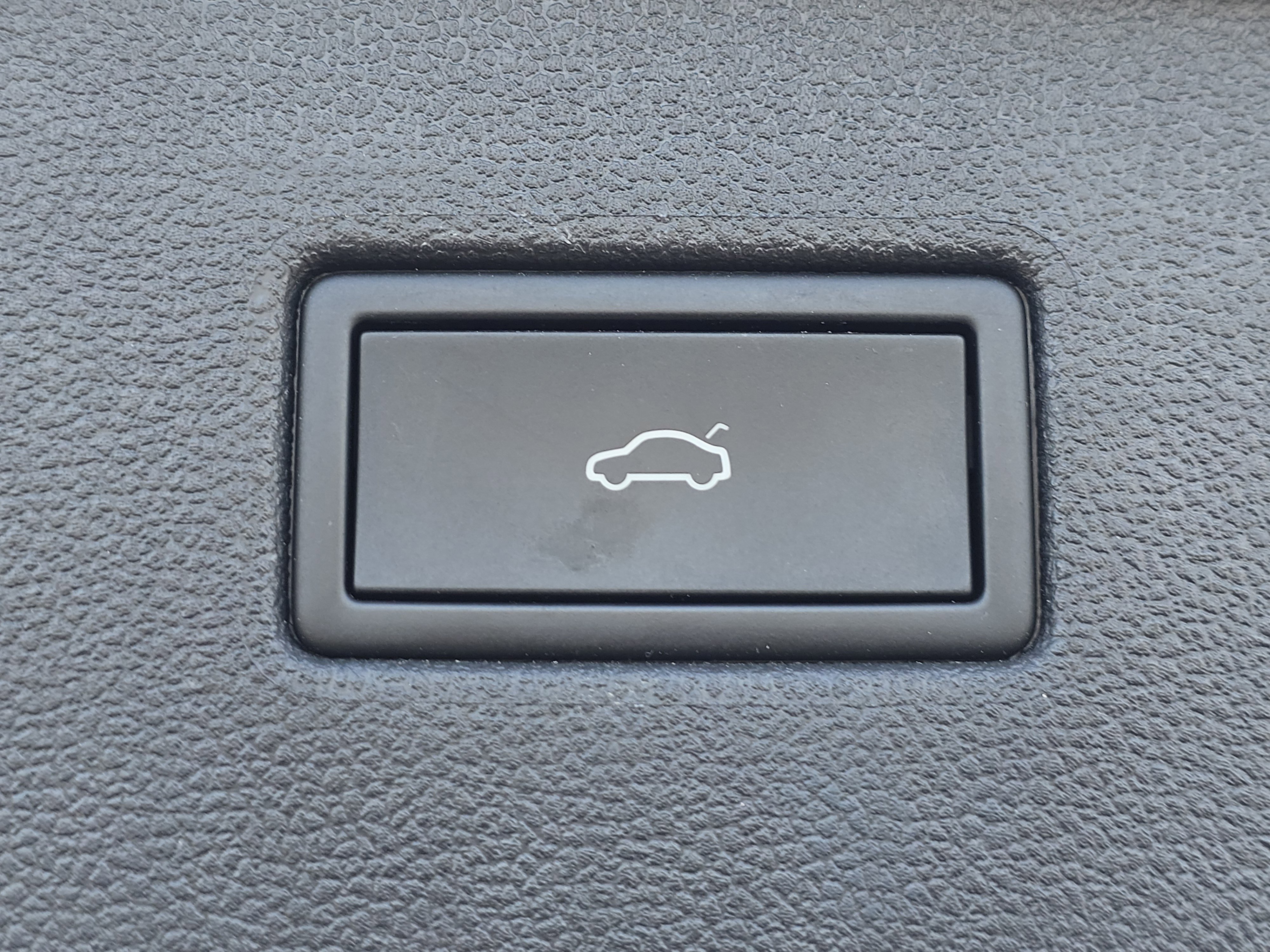 Used 2022 Volkswagen Tiguan SE R-Line image 17