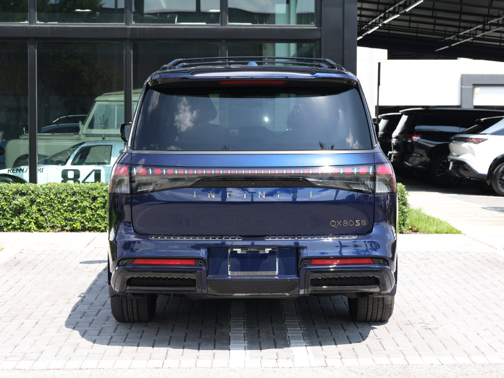 Certified 2026 INFINITI QX80 4WD w/ Sport Exterior Package image 6