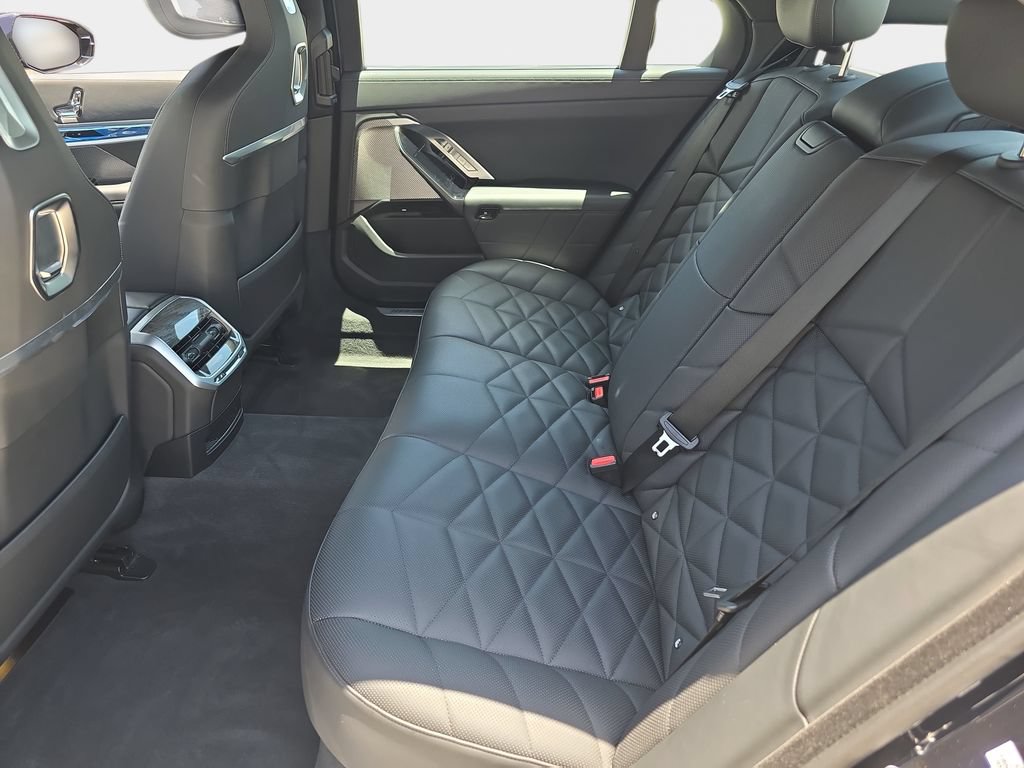 Used 2023 BMW 740i RWD image 18