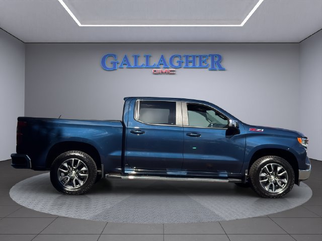 Used 2022 Chevrolet Silverado 1500 LT AWD/4WD image 3