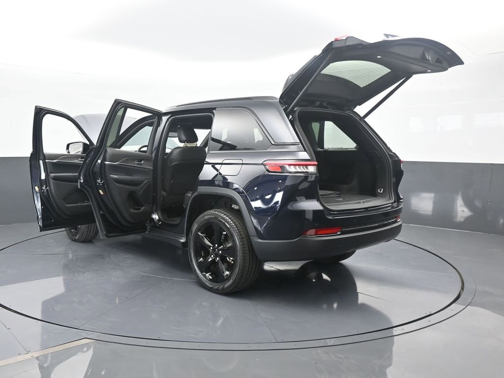 Used 2024 Jeep Grand Cherokee Limited w/ Black Appearance Package image 78