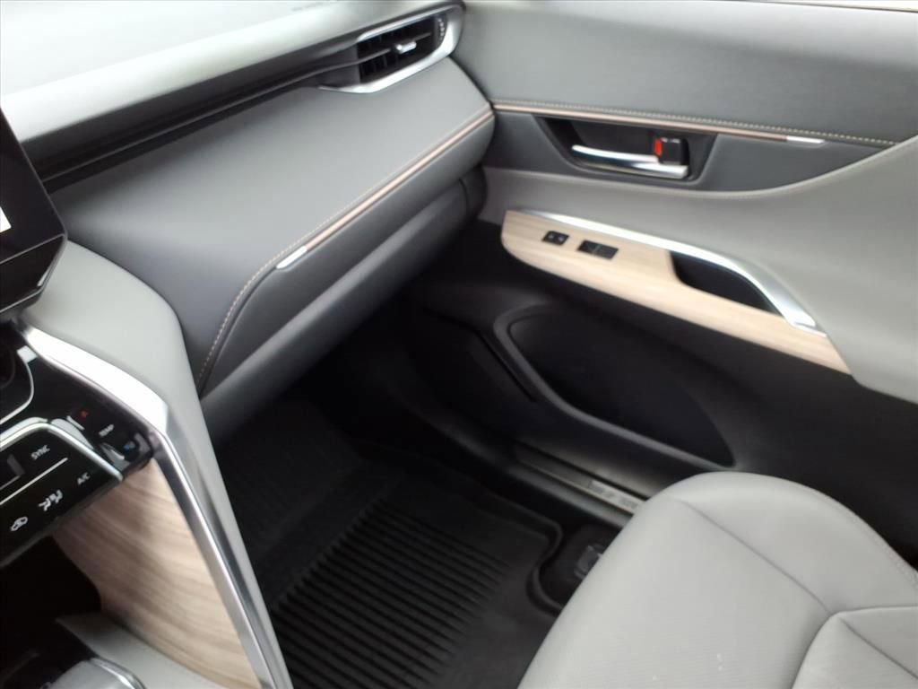 Used 2023 Toyota Venza Limited image 36