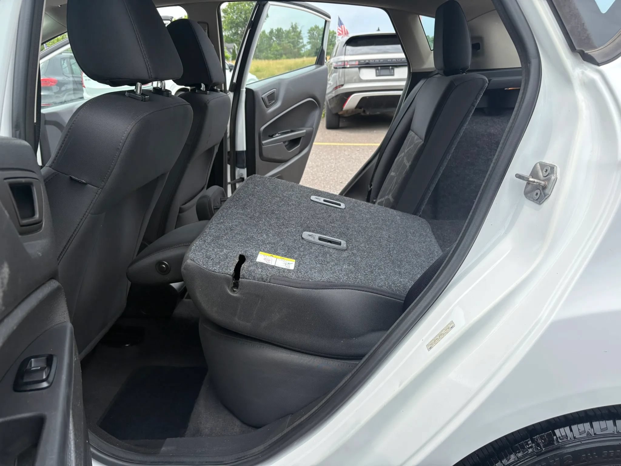 Used 2013 Ford Fiesta SE FWD image 18
