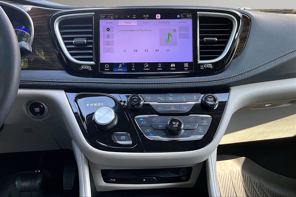 Used 2023 Chrysler Pacifica Limited w/ Uconnect Theater Family Group AWD/4WD image 10