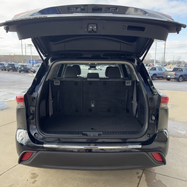 Used 2023 Toyota Highlander L image 13