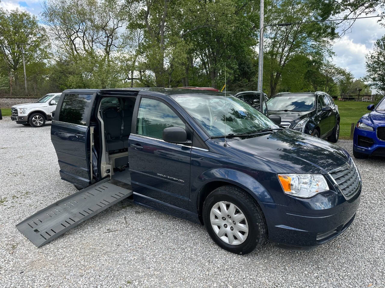 Used 2009 Chrysler Town & Country LX w/ PWR Convenience Group