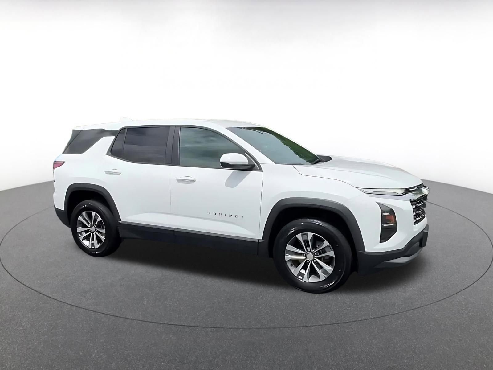 Used 2025 Chevrolet Equinox LT FWD image 2