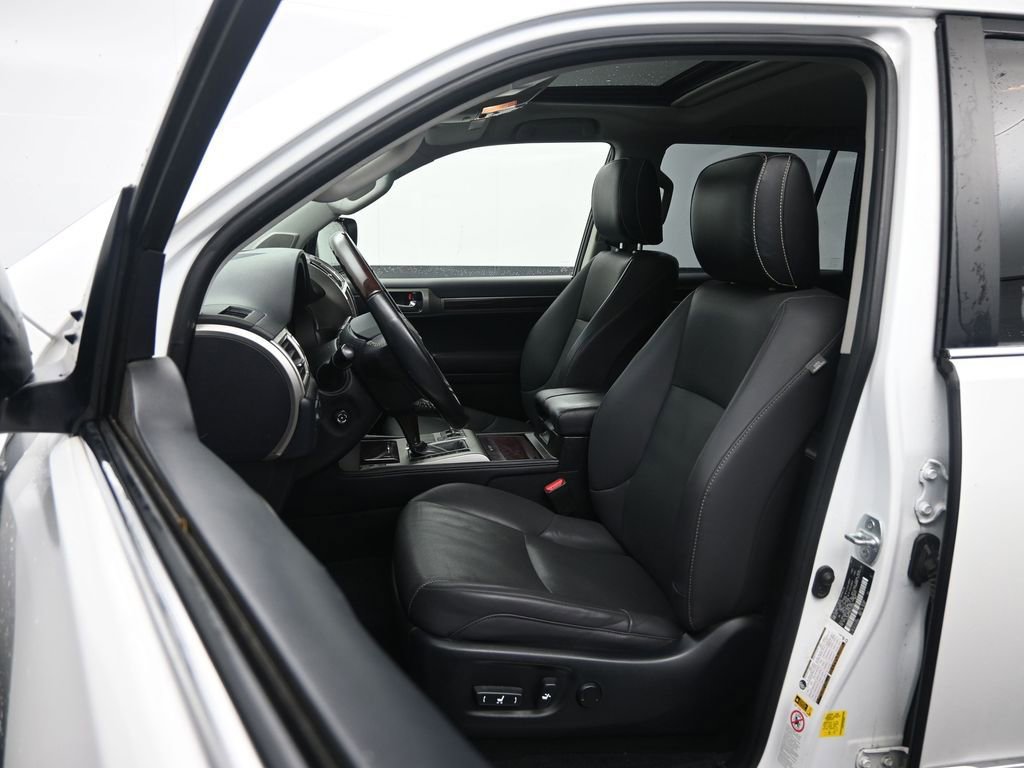 Used 2019 Lexus GX 460 image 24