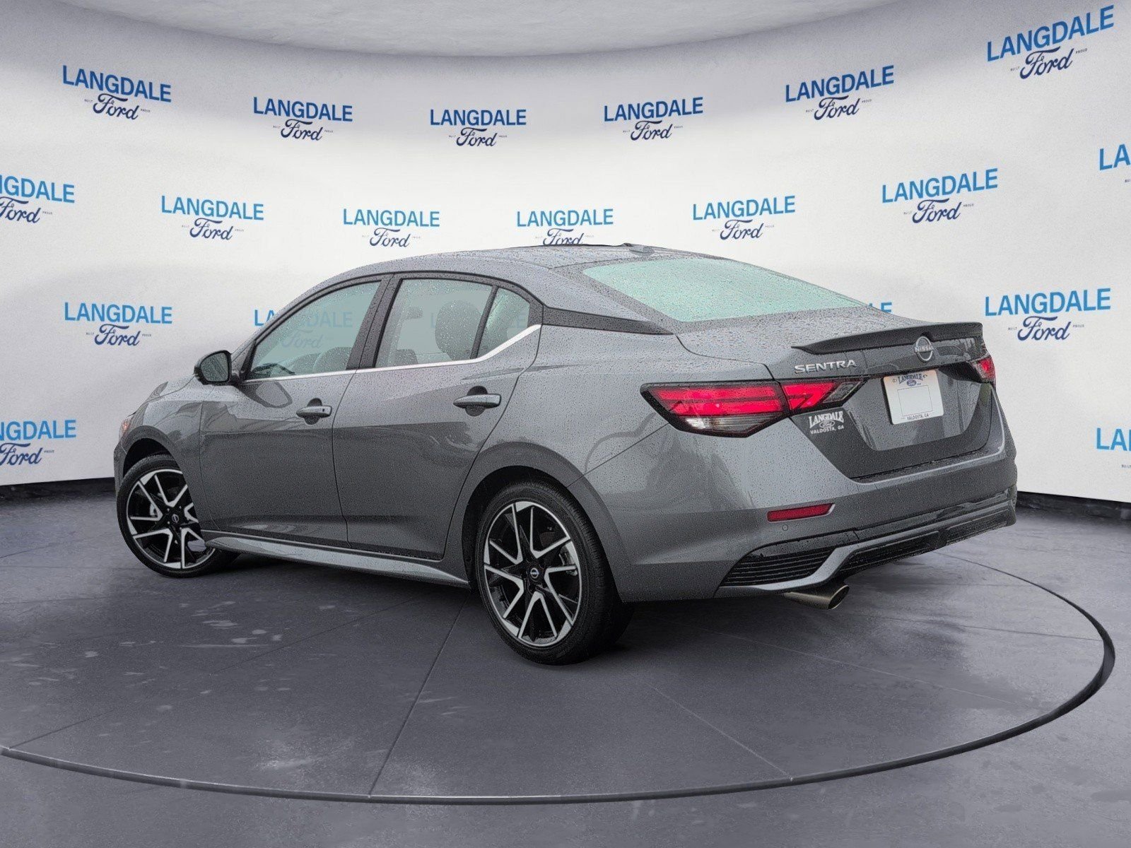 Used 2025 Nissan Sentra SR w/ SR Premium Package FWD image 9